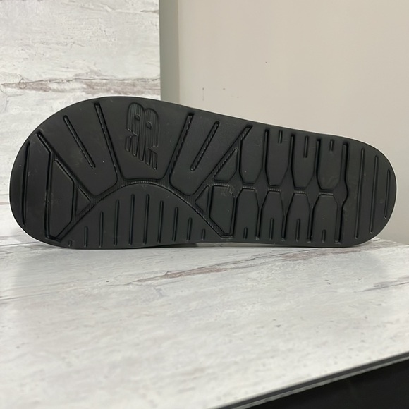 Only worn a few times New Balance men’s camo slides - Picture 6 of 6